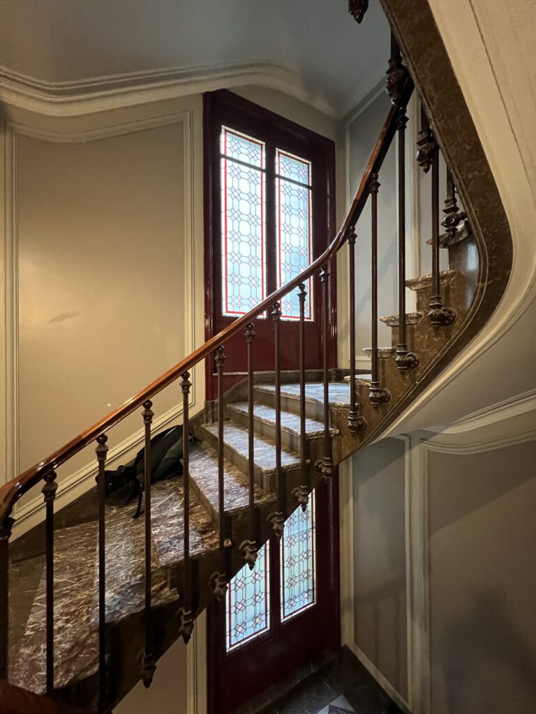 Cage d'escaliers parisienne